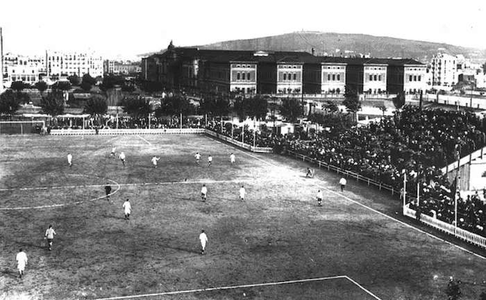 1909年、カレー・インダストリア競技場でのFCバルセロナの試合
