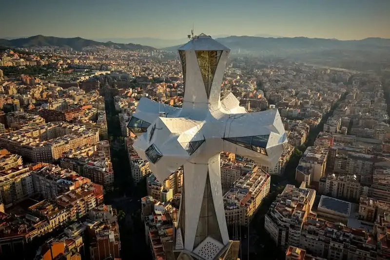 サグラダ・ファミリアのイエスの塔(Torre de Jesucristo)。高さ172.5メートル、バルセロナ最高の建造物